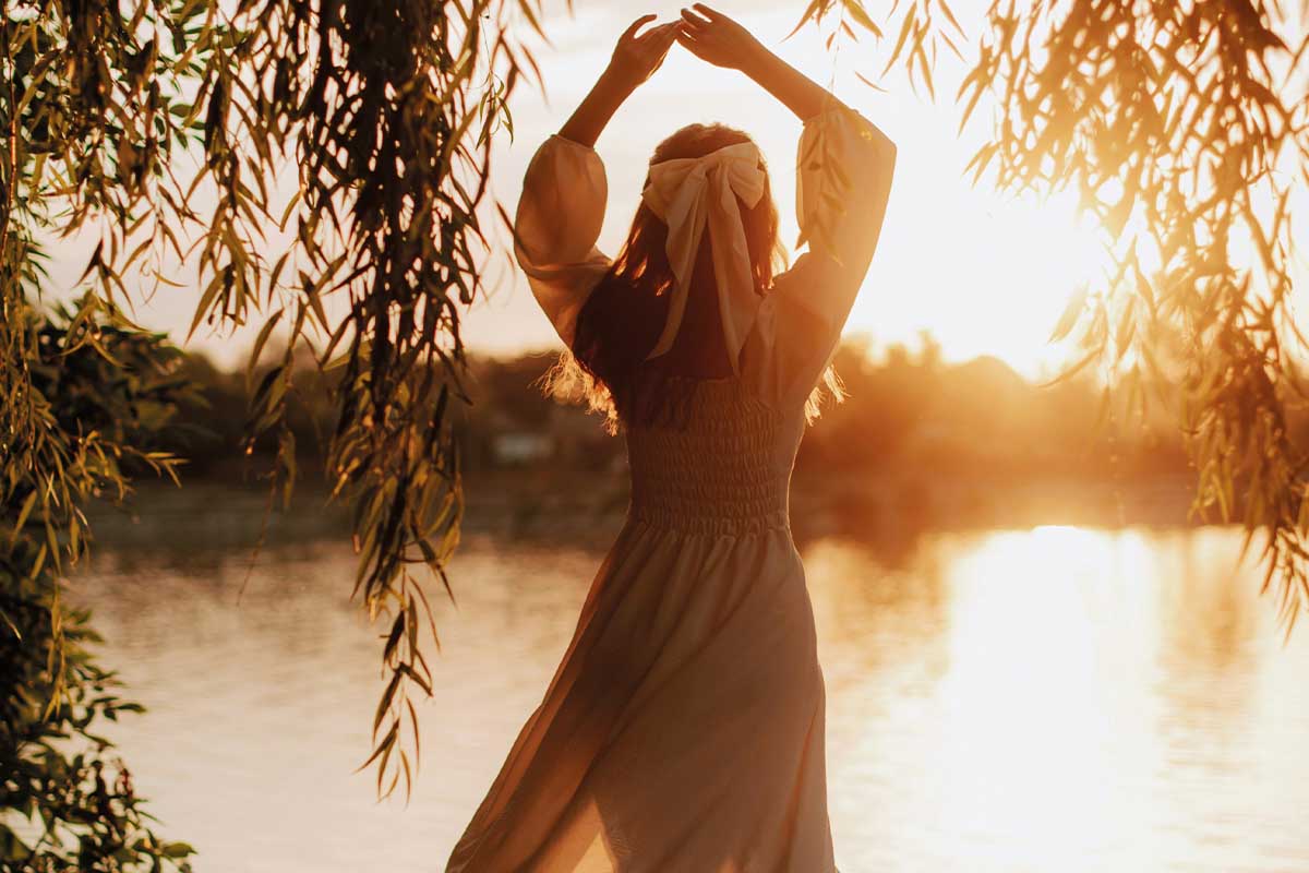 A woman in her 30s starting a clean daily supplement routine